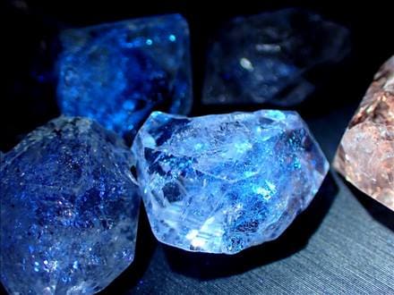 オイルインクォーツ 石油入り水晶 原石 蛍光発色 天然石