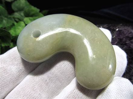 翡翠 ジェイド 勾玉 ミャンマー ビルマ