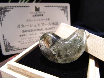 ガネーシュヒマール ヒマラヤ 水晶 勾玉 ビーズ